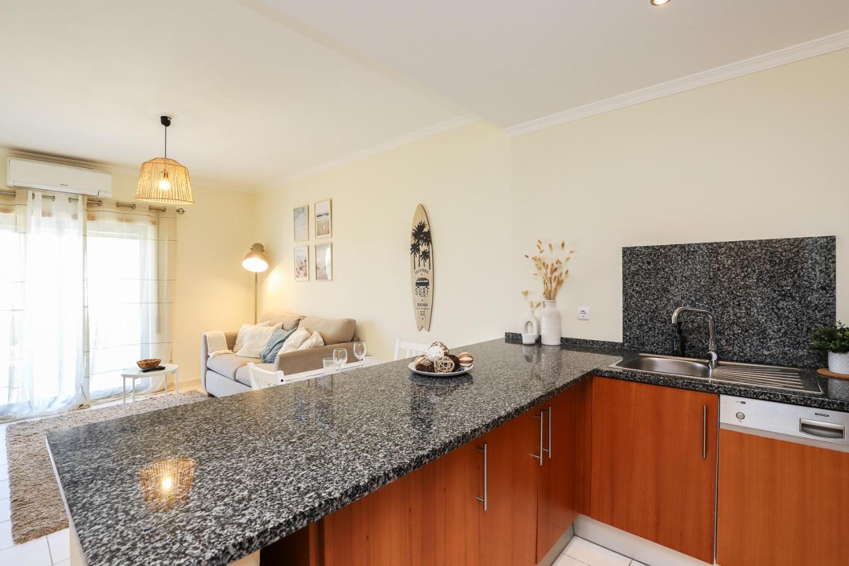 Apartamento Charming Flat 10 Min Walk To Beach Albufeira Exterior foto