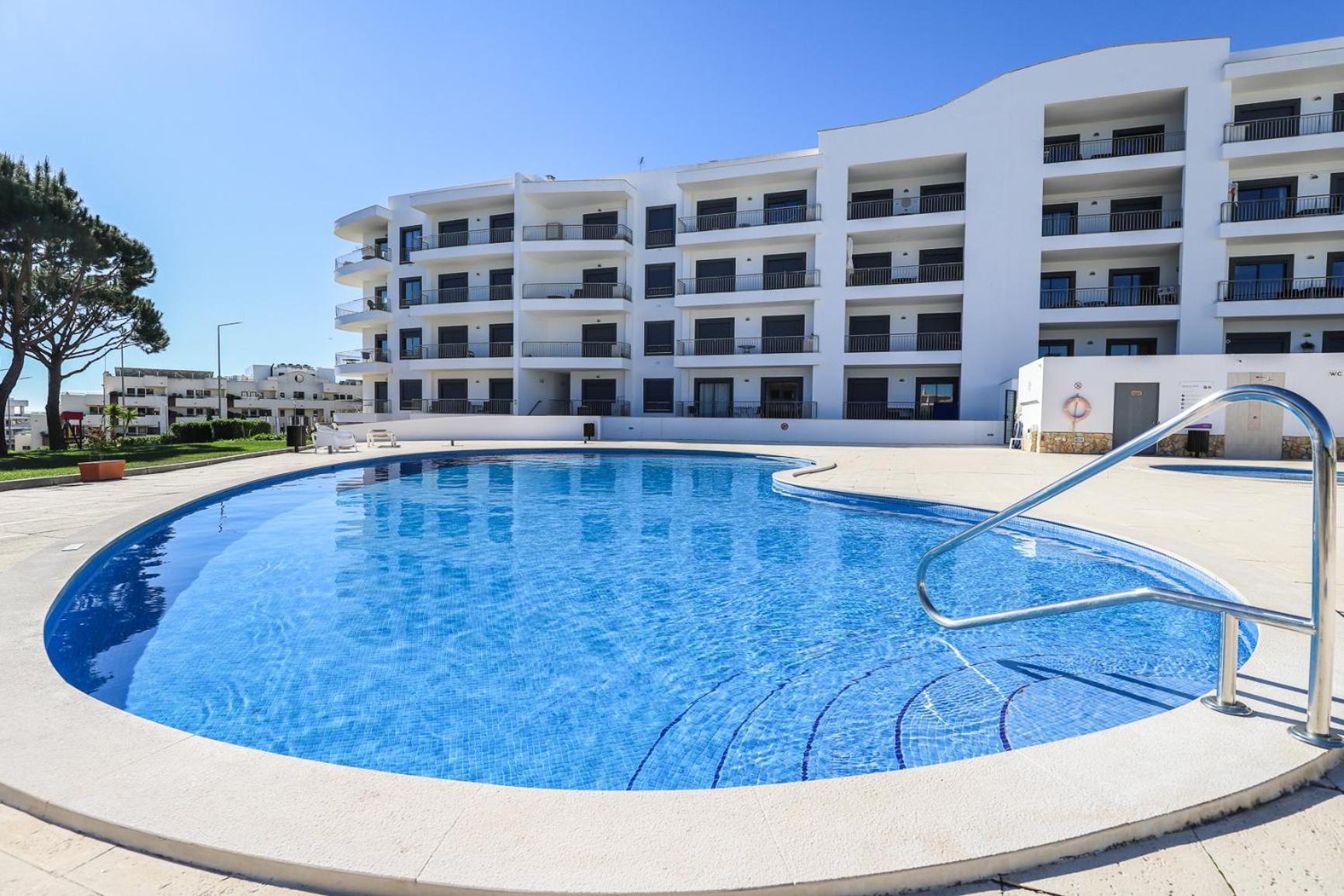Apartamento Charming Flat 10 Min Walk To Beach Albufeira Exterior foto