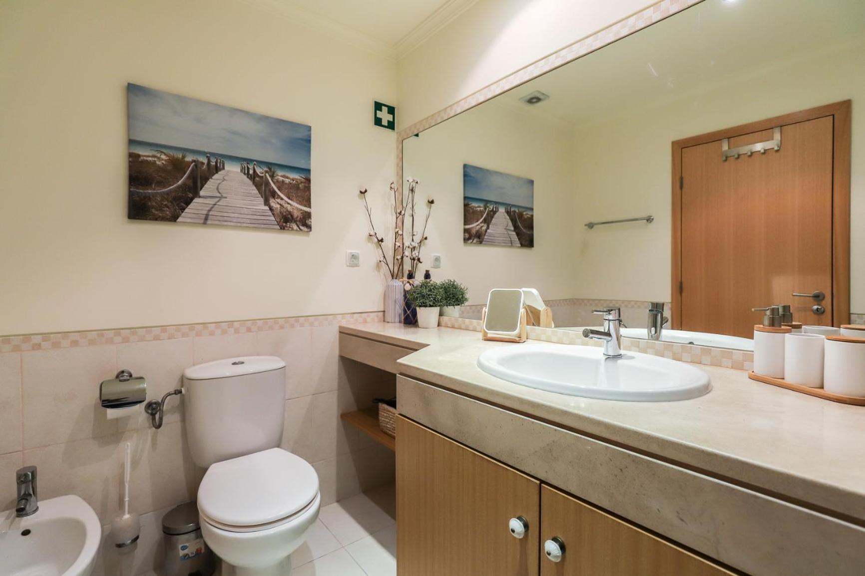 Apartamento Charming Flat 10 Min Walk To Beach Albufeira Exterior foto