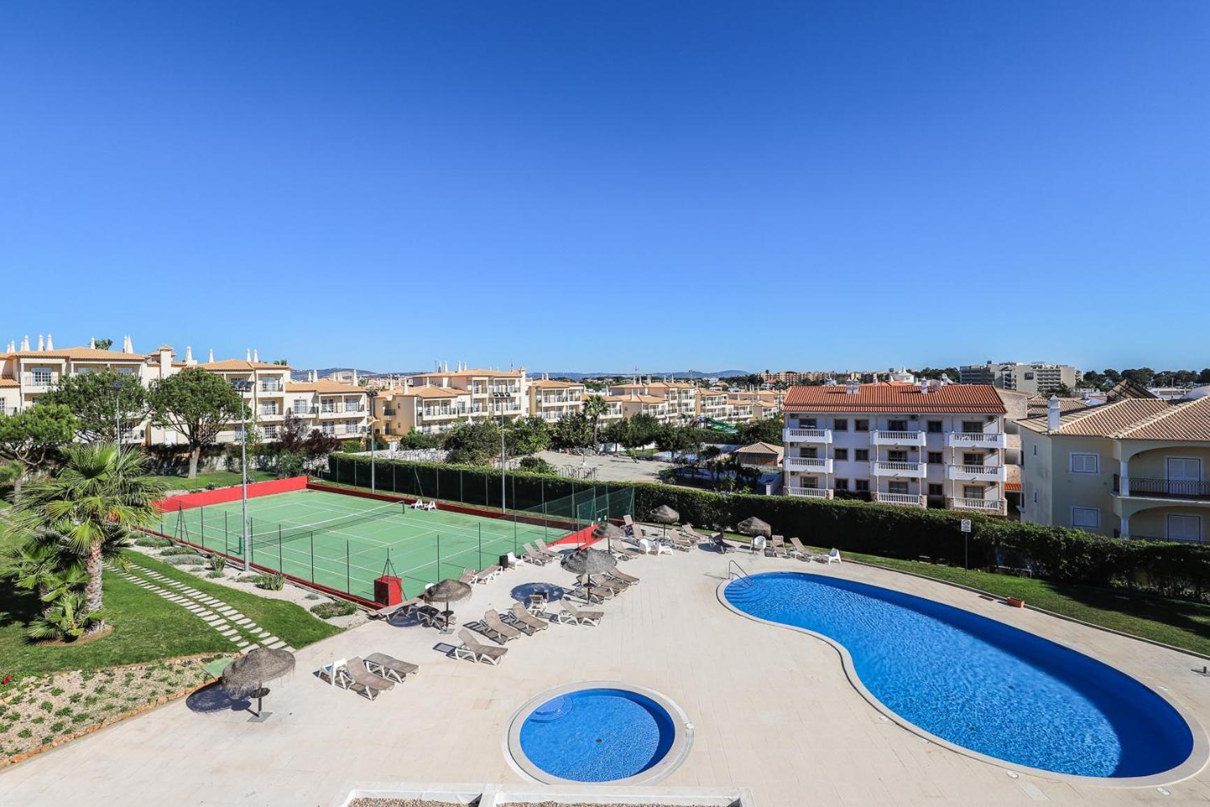 Apartamento Charming Flat 10 Min Walk To Beach Albufeira Exterior foto