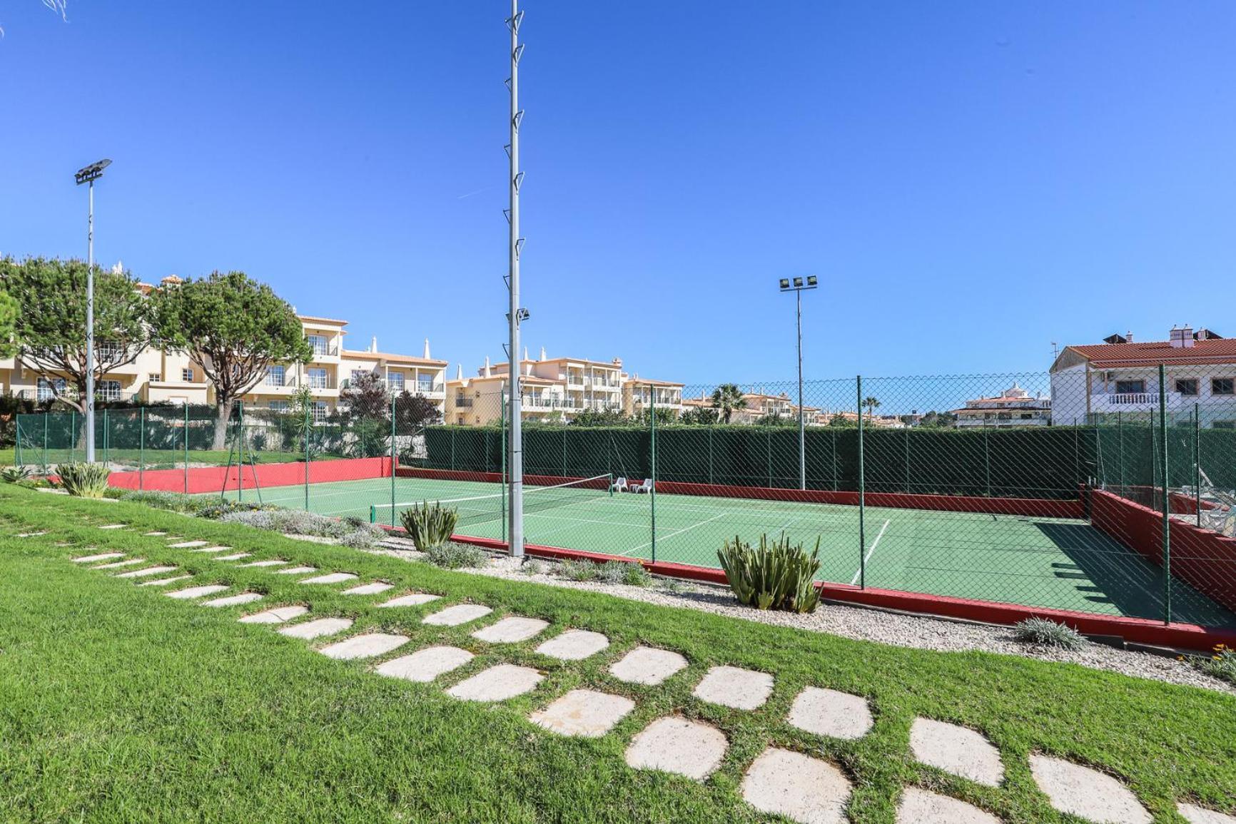 Apartamento Charming Flat 10 Min Walk To Beach Albufeira Exterior foto