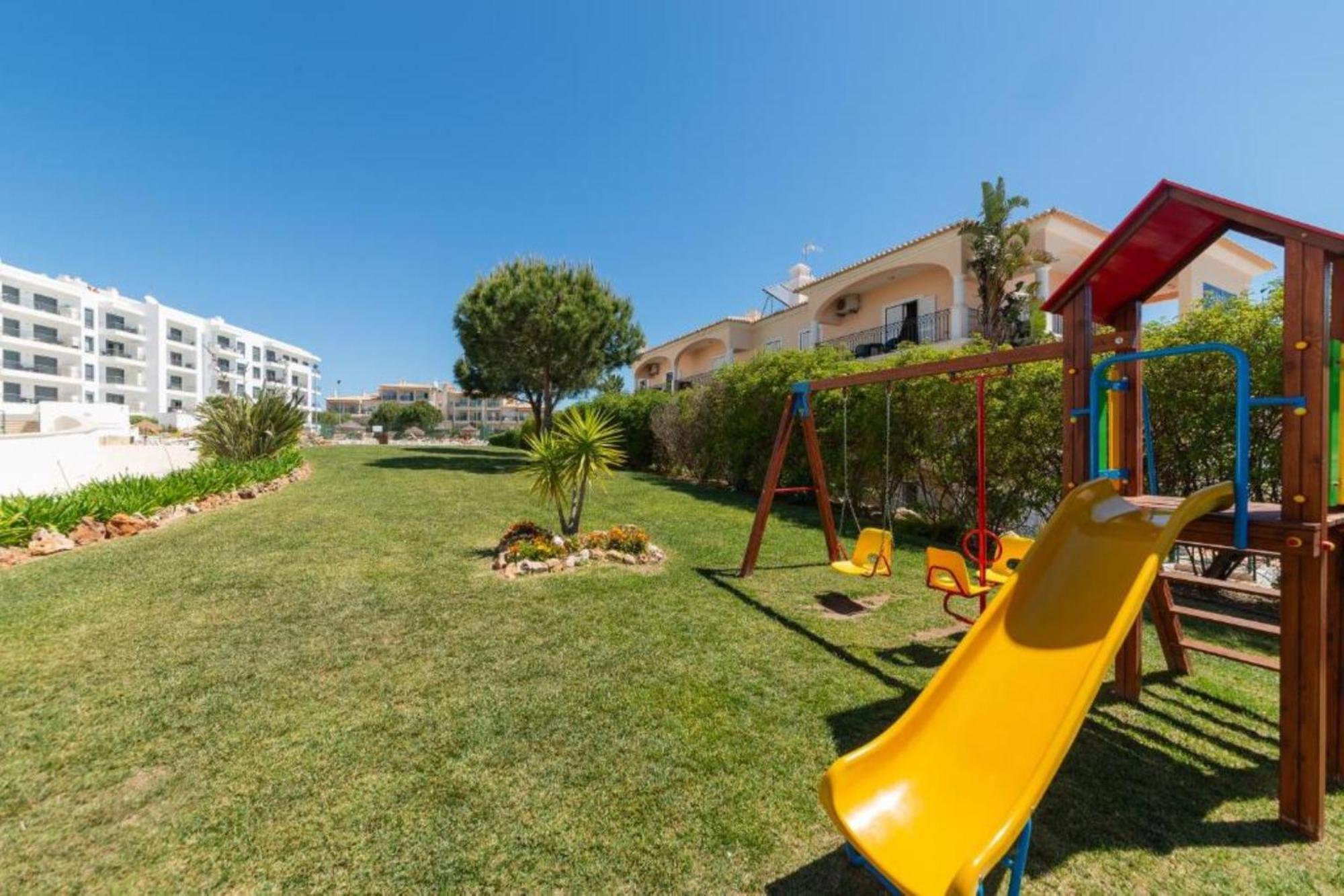 Apartamento Charming Flat 10 Min Walk To Beach Albufeira Exterior foto